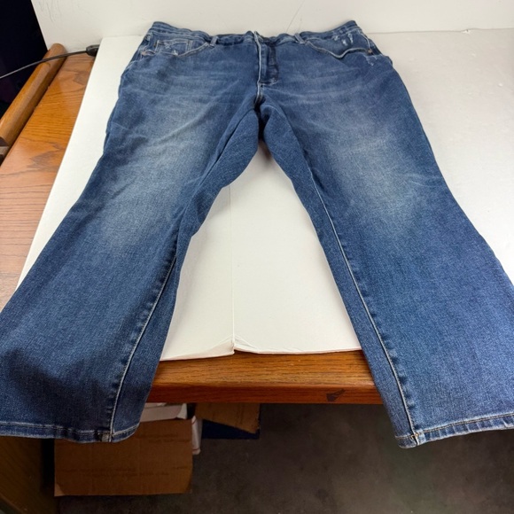 Judy Blue Womens 24 Slim Fit Straight Leg Jeans Medium Wash Stretchy Distressed - Picture 2 of 9